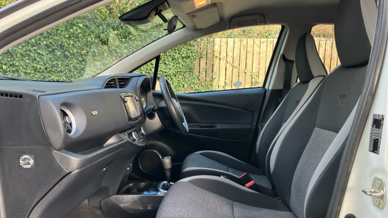 Toyota Yaris 1.5 Hybrid Y20 5dr CVT [Bi-tone] Hybrid Hatchback